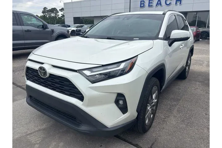 $28459 : Toyota RAV4 2022 XLE Premium image 7
