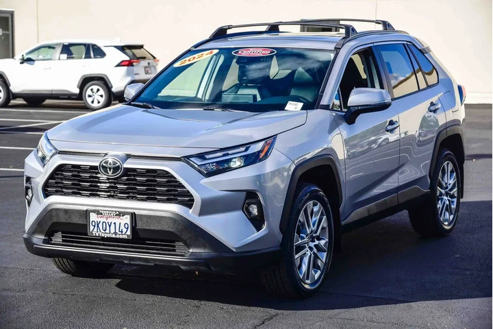 $26491 : Toyota RAV4 2024 XLE Premium image 3