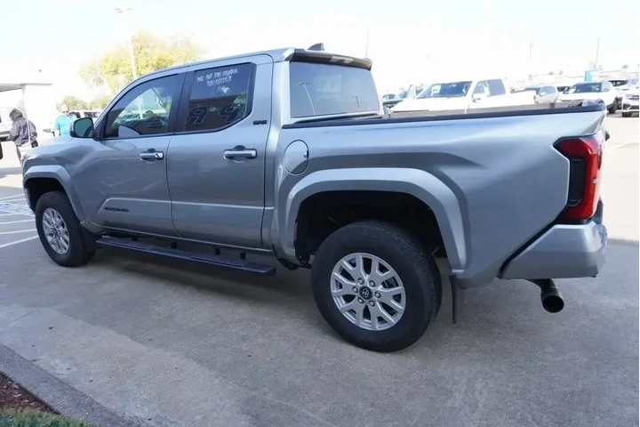 $35988 : Toyota Tacoma 2024 4x2 SR5 4 image 4