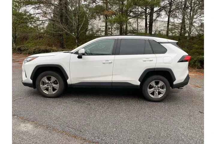 $24920 : Toyota RAV4 2023 XLE 4dr SUV image 3