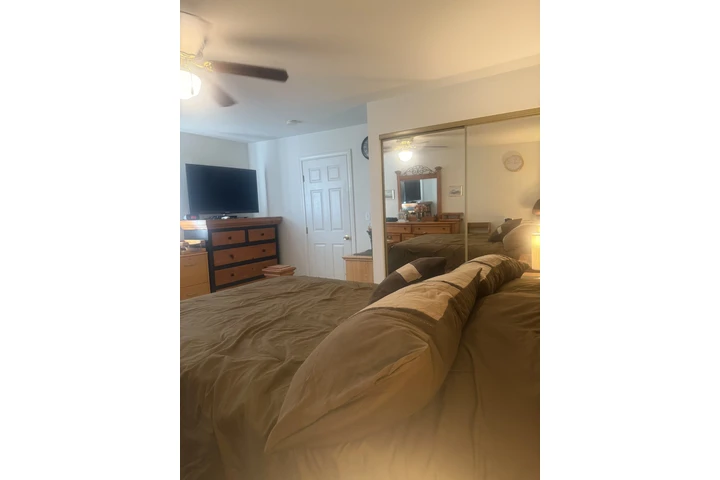 $1075 : ROOM FOR RENT ( GARDENA ) image 4