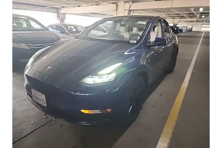 $28499 : Tesla Model Y 2023 AWD Long image 4