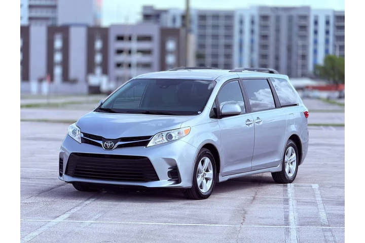$17995 : Toyota Sienna image 8