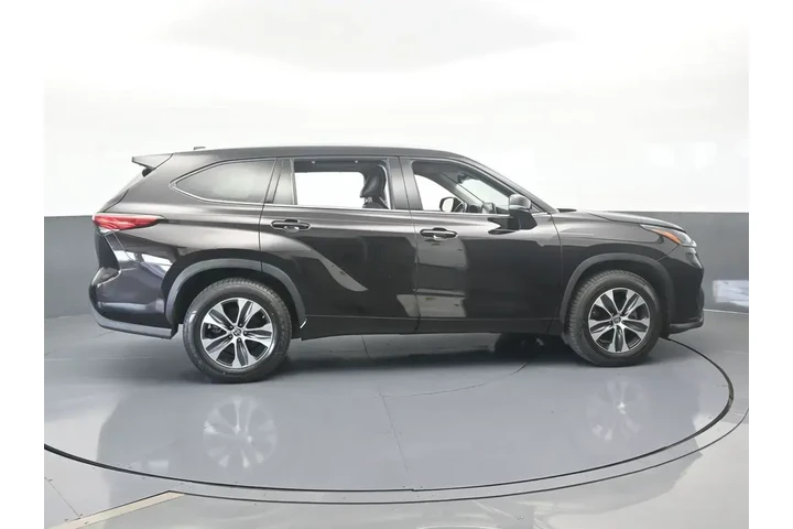 $25489 : Toyota Highlander 2021 XLE 4 image 7