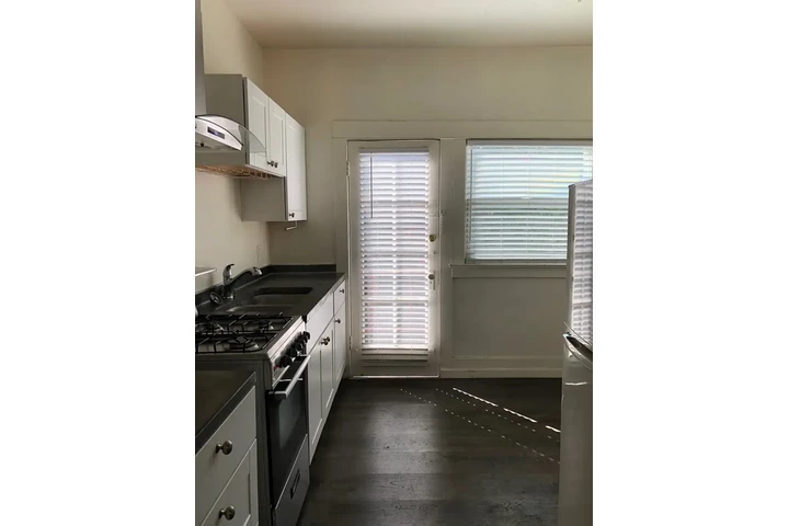 $1100 : Elegante apt. En Koreatown image 3