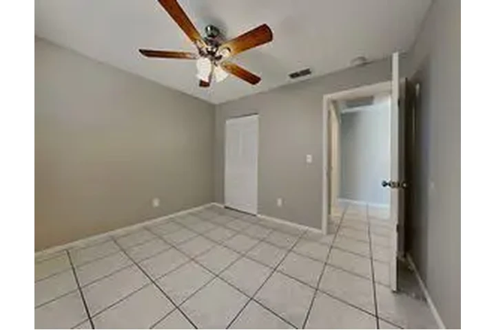 $2010 : luxury house for rent image 9