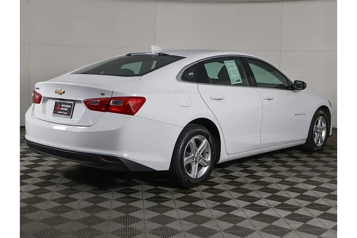 $13793 : Chevrolet Malibu 2023 LT 4dr image 8