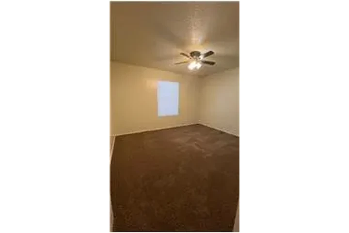 $725 : Rental property with 1 bedro image 10