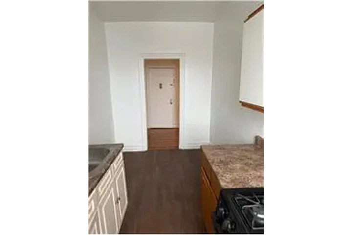 $2200 : Rental property with 1 bedro image 2