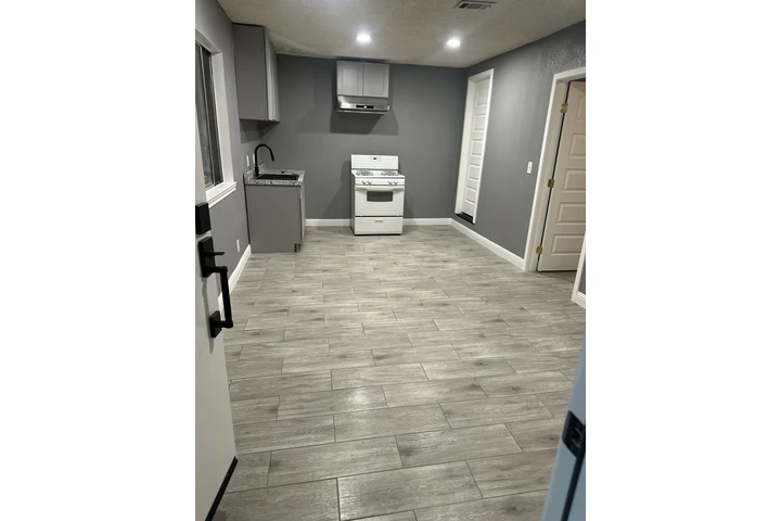 $1600 : Estudio for rent image 3