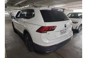 $22995 : Volkswagen Tiguan 2023 SE 4d thumbnail