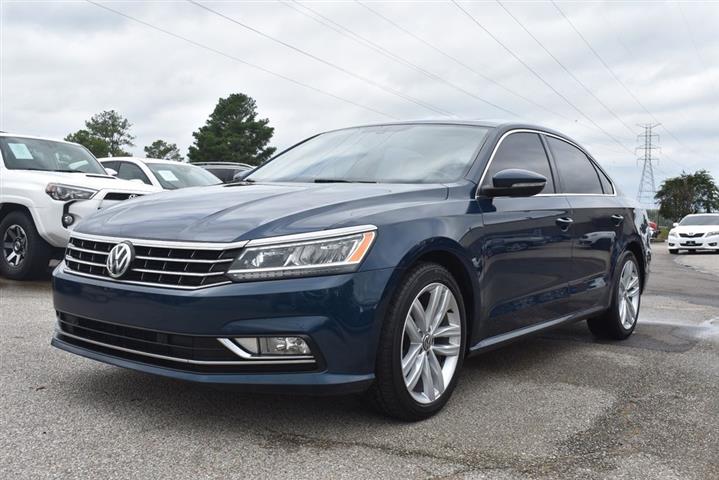 2018 Passat 2.0T SE image 1