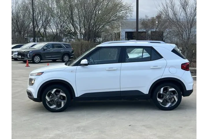 $17499 : Hyundai VENUE 2023 SEL 4dr C image 6