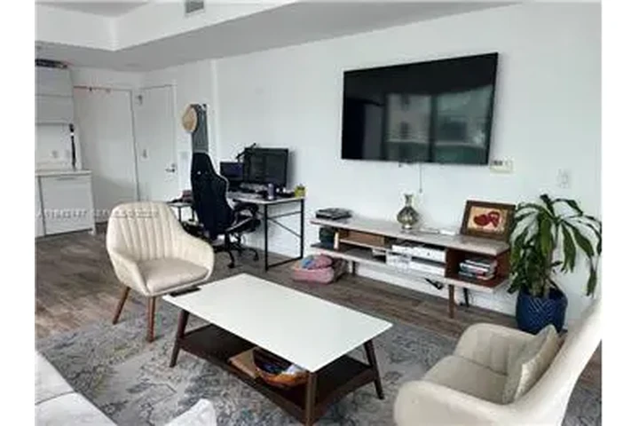 $3800 : Rental property with 1 bedro image 8