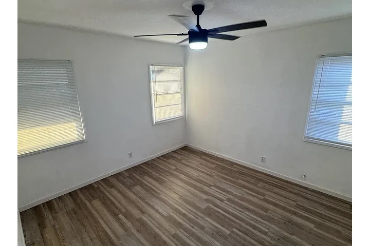 $1850 : This 2 Bedroom 1 Bathroom Dwel image 6
