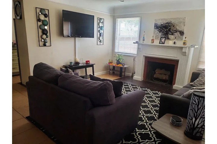 $2200 : CASA en🏡Walnut Ave,South Gate image 4
