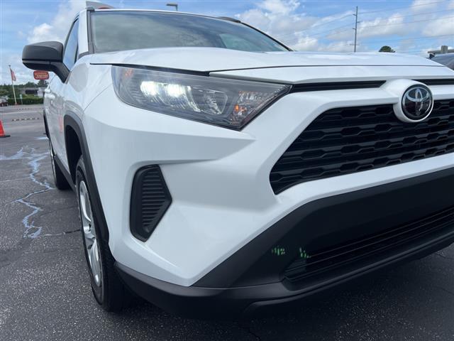 $21490 : PRE-OWNED 2019 TOYOTA RAV4 LE image 10