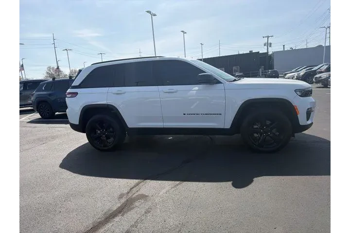 $31980 : Jeep Grand Cherokee 2023 4x4 image 4
