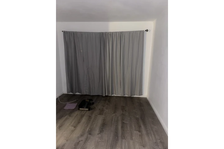 $800 : Se renta recamara image 1