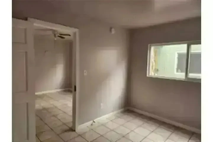 $1675 : APT. 1-RECAMARA/ 1-BAÑO image 5