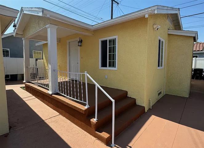 $1770 : Fully remodeled 2 bedroom home image 1