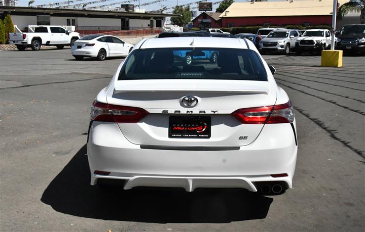 $21974 : Camry SE Sedan 4D image 7