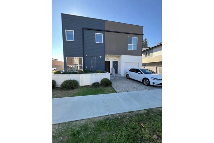 $1955 : 2 Bedroom Apt in W Pico Blvd image 1