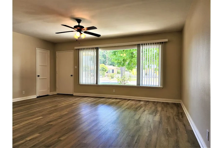 $900 : Beautiful recently remodeled ! image 8
