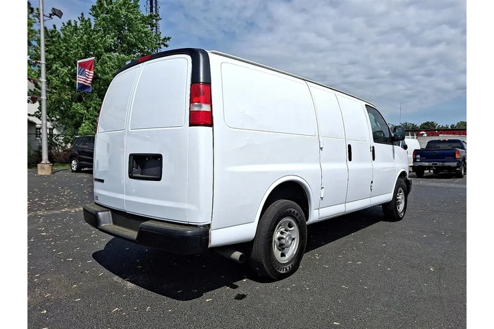 $16500 : 2017 Express 2500 Cargo image 6