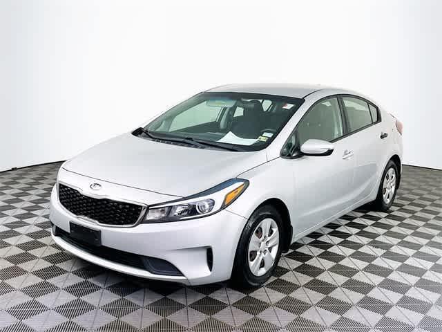 $9799 : PRE-OWNED 2017 KIA FORTE LX image 4