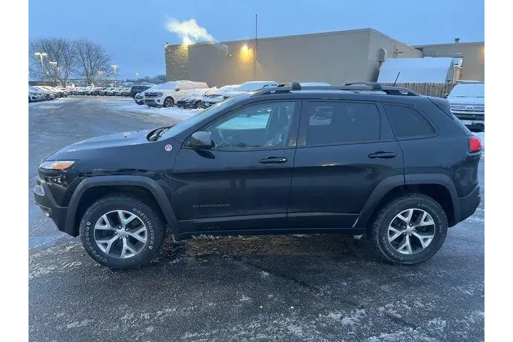 $11055 : Jeep Cherokee 2017 4x4 Trail image 3