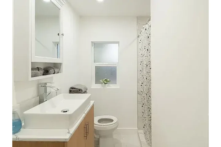 $1200 : WATER INCLUDED IN THE RENT.. image 4