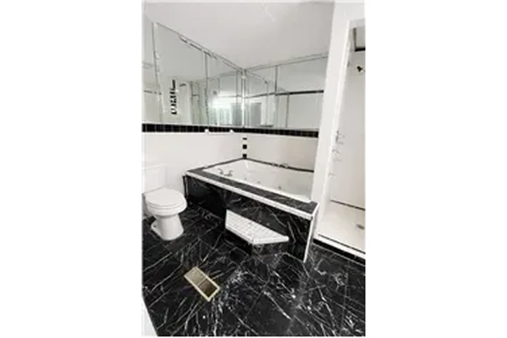 $1300 : Rental property with 1 bedro image 6