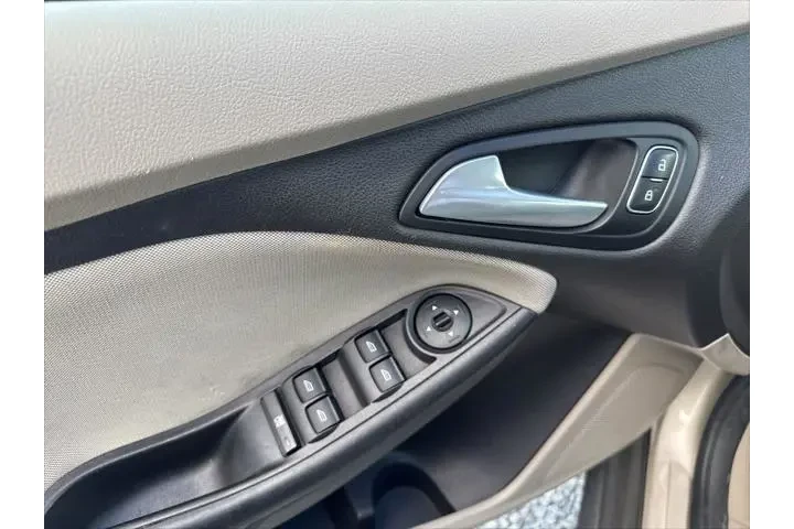 $13084 : Ford Focus 2018 SE 4dr Hatch image 6