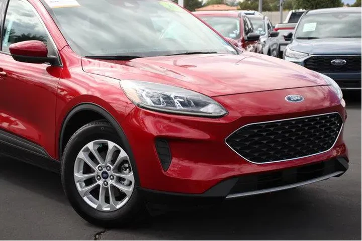 $17844 : Ford Escape 2020 SE 4dr SUV image 1