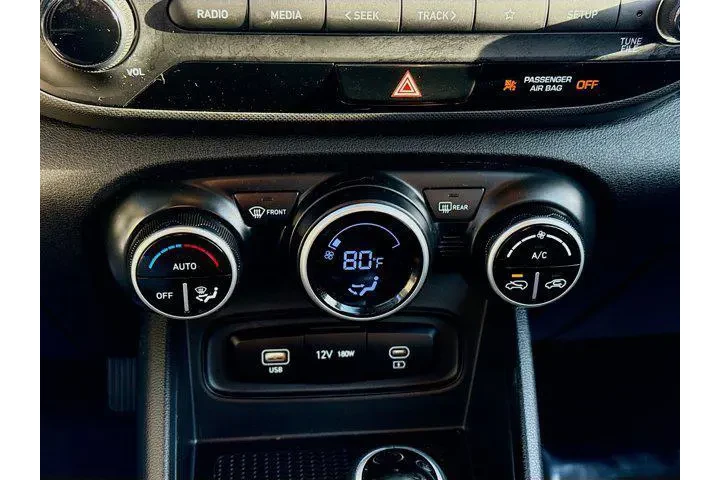 $15629 : Hyundai VENUE 2023 SEL 4dr C image 8