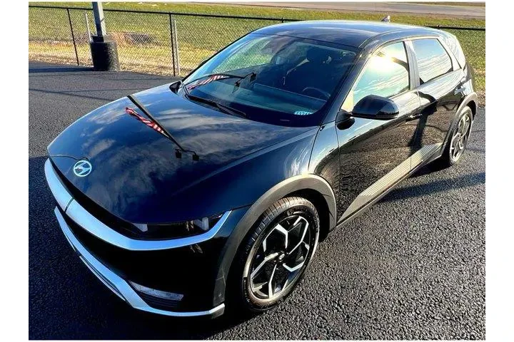 $25097 : Hyundai IONIQ 5 2023 AWD SE image 6