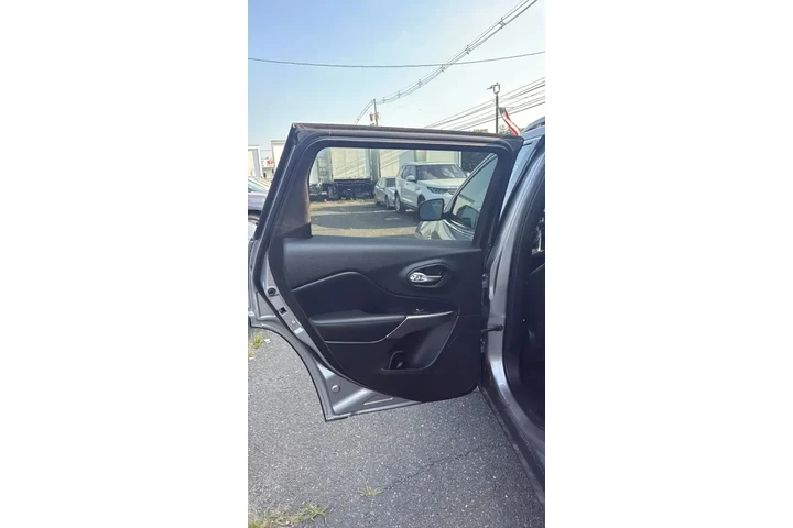 $9797 : Jeep Cherokee 2019 4x4 High image 7