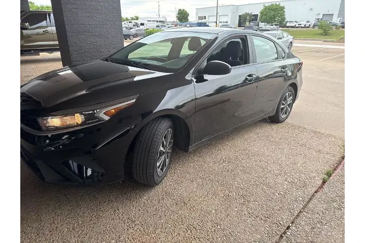 $19431 : Kia Forte 2024 LX 4dr Sedan image 2