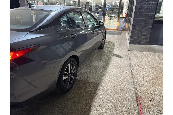 $11260 : Nissan Versa 2021 SV 4dr Sed image 5