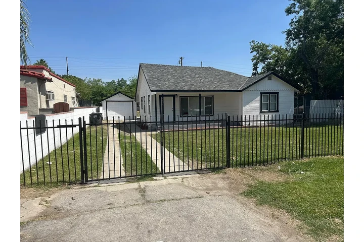 $800 : Beautiful ..San Bernardino, CA image 1