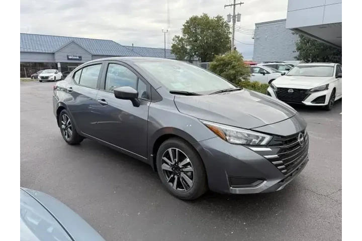 $20861 : Nissan Versa 2025 SV 4dr Sed image 5