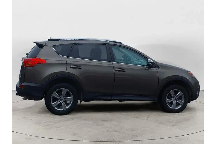 $9561 : Toyota RAV4 2015 AWD XLE 4dr image 5