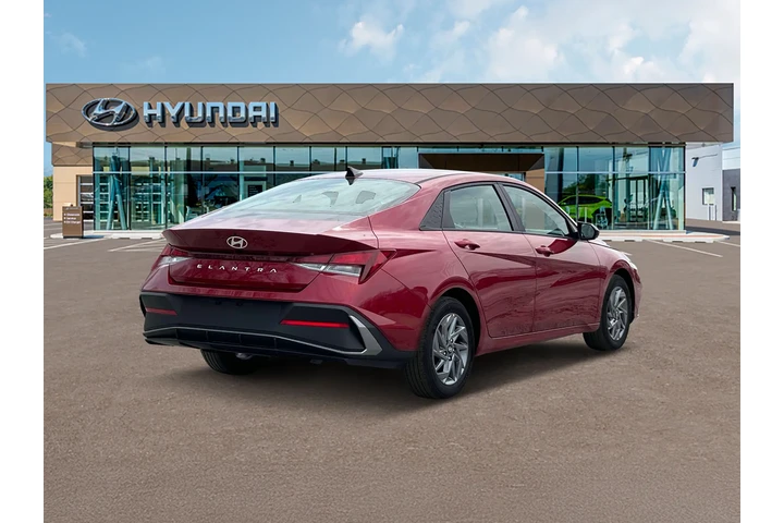 $15051 : Hyundai ELANTRA 2024 SEL 4dr image 7