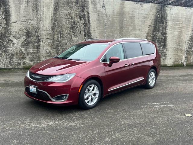 $15988 : 2017 Pacifica Touring-L Plus image 3