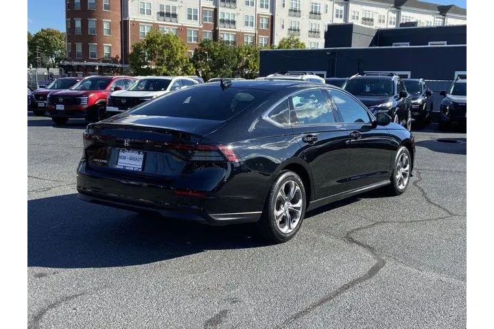 $22700 : Honda Accord 2024 EX 4dr Sed image 4