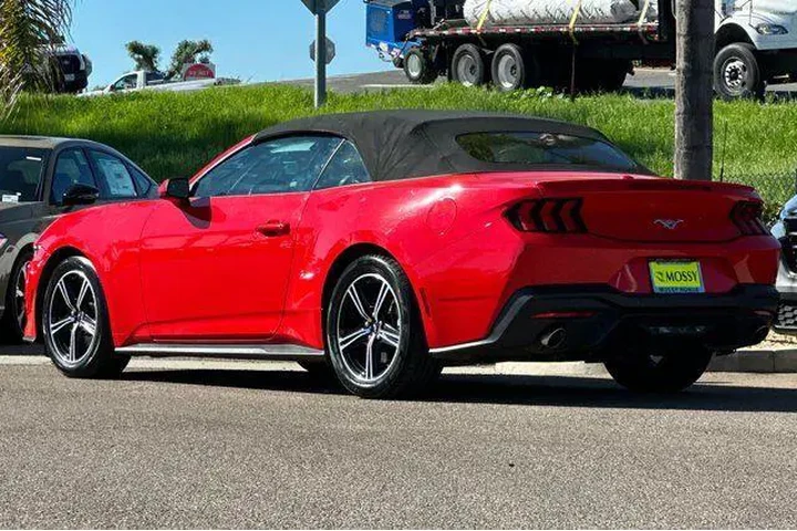 $26975 : Ford Mustang 2024 EcoBoost P image 8