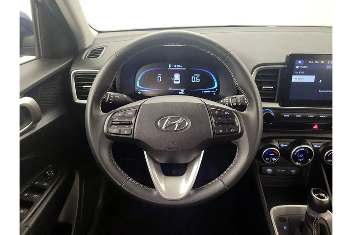 $21998 : Hyundai VENUE 2024 SEL 4dr C image 10