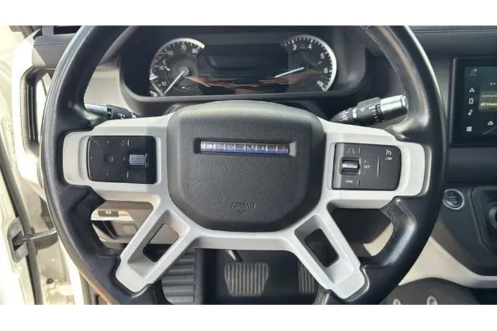 $39852 : Land Rover Defender 2022 AWD image 10