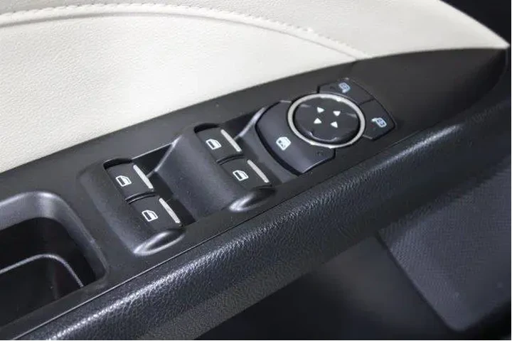 $16982 : Ford Fusion 2018 AWD Titaniu image 7